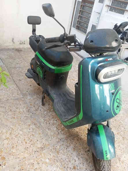 السلام عليكم دراجة شحن نظيفة كلش ست بطاريات الدراجة حلوة و سريعة عارضها ب 700 الف 
***********
