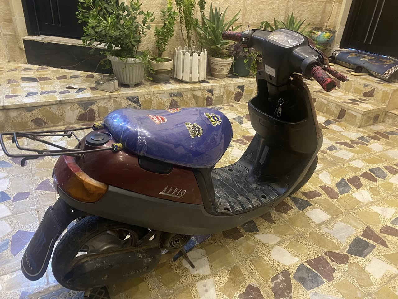 السلام عليكم
عندي مطور بوتين للبيع
كلشي شغال كهربائيات مطور نظيف 
بس بي صوط بل محرك شاصي شرط 
هذا رقمي ***********
سعر 150 وبي مجال حك جيتك￼
مكاني موصل رشيديه شارع العام

￼
