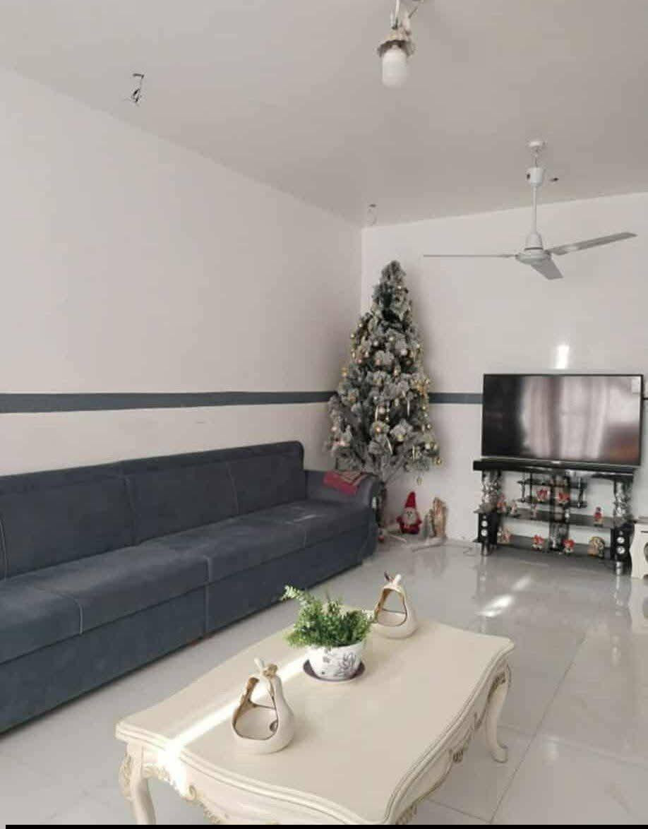 دار للبيع طابو زراعي سند الموقع حي الجزائر خلف مستشفى الحياة الاهلي
المساحة 275 متر مربع 
طابقين 4 غرف نوم هول صالة مطبخ ومجمع صحيات عدد 3 للاستفسار مكتب النبل للعقار والبناء والهندسه 
*********** واتساب 
***********
