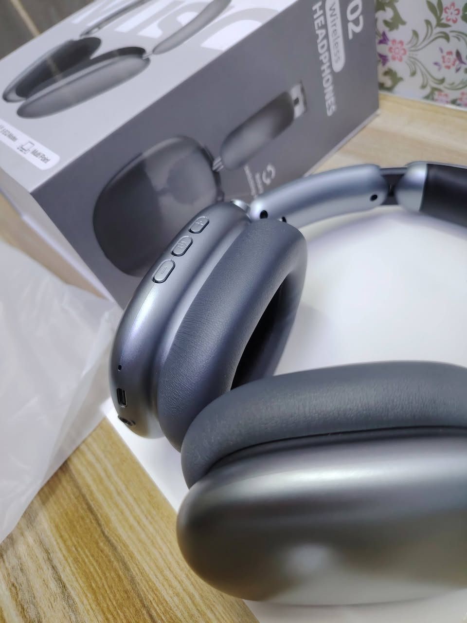 سماعات راس Y02 بخاصية الغاء الضوضاء النشطة، بطارية 60 ساعة، 5 اوضاع موسيقى معادل الصوت، صوت عالي الدقة، باس عميق، سماعة بلوتوث 5.4 لاسلكية قابلة للطي، وسائد اذن جلدية جيدة التهوية (رمادي) موضحة بالصور السعر 20 الف للطلب او الاستفسار التواصل عبر رسائل الصفحة متوفر توصيل بغداد ومحافظات 👍 #تابع_الصفحة_يوصلك_كلشي_جديد


**إذا كنت صاحب هذا الإعلان وتريد حذفه لأي سبب، رجاءا أرسل رسالة إلى الدعم الفني**