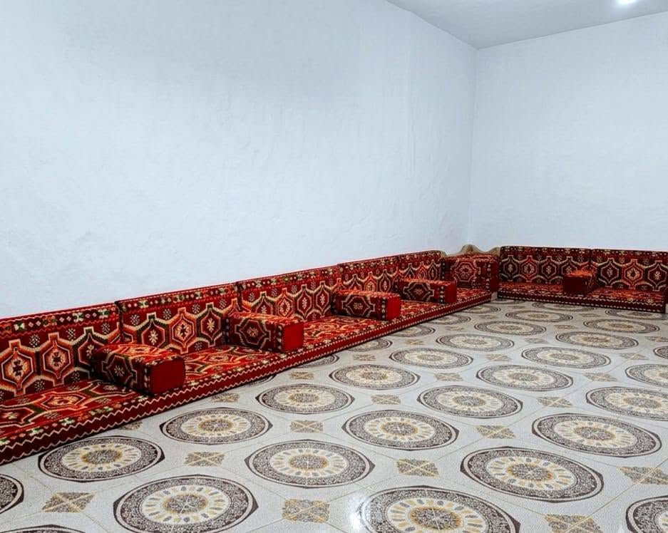 جلسة عربية ضغط عالي بدوية أو رمضانية تجي وجهين
 كل دوشك مترين تريده ديوان كامل تصير 12متر
 تريد مفرد مترين تجي دوشك مع تكية مع مسند ضهر 2 
 ( بسعر 50 الف )

*********** / العنوان سوق الشيوخ
