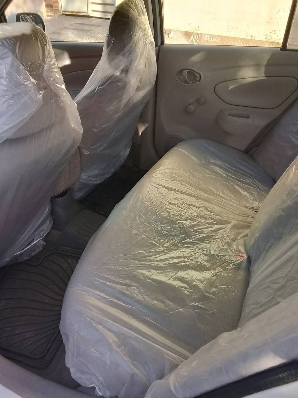 نيسان صني 2021
ماشيا 112
بيها شبر صبغ يم قبغ البانزين 
وحيل نضيفه ما تحتاج اي شي 
وهزه جديده وتريد وكاله تريد تحويل موجود 
السعر 115 وبيها مجال بسيط 
***********
موصل
