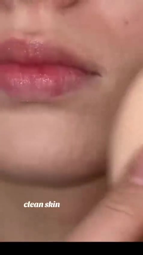 بأختصار الثنائي هذا سحري للوجة وشكراً 😭🇰🇷
التصبغات ❌
المسام ❌
الحبوب واثارها ❌
1- سيروم اكسس واي Axis-Y : يحتوي على 5% نياسيناميد؛ يفتح البقع الداكنة، يوحد لون البشرة، ويعالج آثار الحبوب. 

2- كريم دكتور الثيا Dr. Althea 345 : مرطب مهدئ غني بـ البانثينول والسيراميد؛ يرمم حاجز البشرة، يقلل الاحمرار، ويساعد في اختفاء الندبات. 
طريـقـة الأستخدام  :  ضعي كمية من السيروم على بشرة نظيفة بعدها كريم 345 وبالنهار ضروري الالتزام بالواقي ☀
سعـر الـعّـرض /  خاص


**إذا كنت صاحب هذا الإعلان وتريد حذفه لأي سبب، رجاءا أرسل رسالة إلى الدعم الفني**