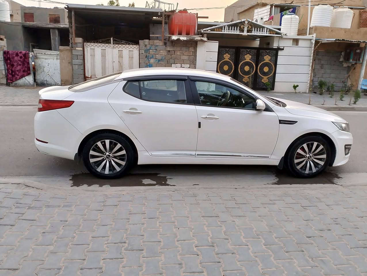 السلام عليكم للبيع اوبتما موديل 2013 خليجي رقم بغداد بسمي سنوية وهزة جدد فووول مواصفات عدا البانوراما مكفولة عدا بارد بسيط بالباب مال السايق محرك 2400 دوش كير ومحرك وضع شركة تبريد ثلج تدفئة صدر أمامي خلفي جديد سيارة جاهزة مابيه اي نقص السعر 137 وبيه مجال مكاني بغداد المحمودية ***********
