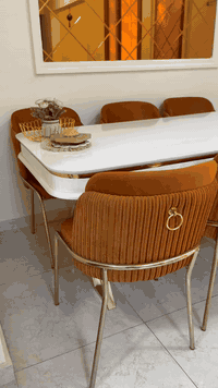 ميز طعام 6 كراسي للبيع بسعر مناسب للاستفسار 
‭0770 425 1191‬
