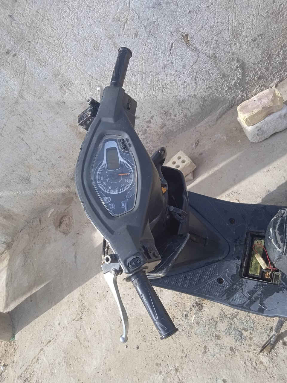 دراجه للبيع كوم حديد جانت تشتغل وطفت كهربائيات كله شغاله تاير امامي وخلفي جدد السعر 70وبيه مجال للشراي متواجد خاص واتساب ***********
