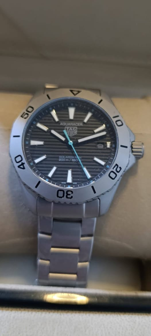 قطعة نادرة....
تاك هير اوتوماتيك  سويسري اكواتيرا   براند قطرها  ٣٨  ونصف   معدن تيتانيوم  ضد الماء   مع ملحقاتها والعلبة الأصلية والضمان الدولي   السعر   ٣٧٥   الف  مع التوصيل التواصل واتساب *********** او. مراسله سفحه
