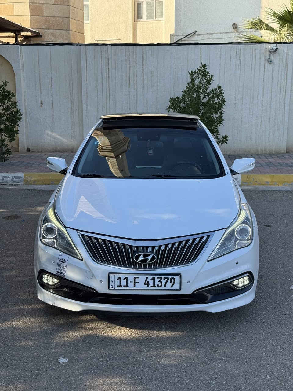 يالله السلام عليكم هيونداي ازيرا 2012 فول مواصفات Vip  للبيع فقط بدون مراوس بدون اقساط بدون وعده 
مكينه 6 سلندر (3000) المرغوب 
بيهة جاملغ خلفي فقط بدون دواخل بدون ايرباك رقم بغداد الجديد بأسمي شرط التحويل هزه جديده تخم تاير جديد صدر كامل جديد 
سعر 115 ورقه وبيهة مجال بسيط 
مكاني الانبار فلوجة 
***********
