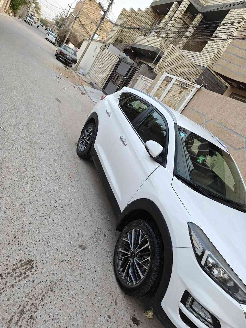 توسان خليجي 2020
ماشيه 80 كيلو متر 

بيه فقط قطعه وحده بنيد بدون دواخل 

سياره احله من الصور بسمي رقم بغداد 

مكانها كربلاء فوول مواصفات 

سعرها 183وبيها مجال 

***********
