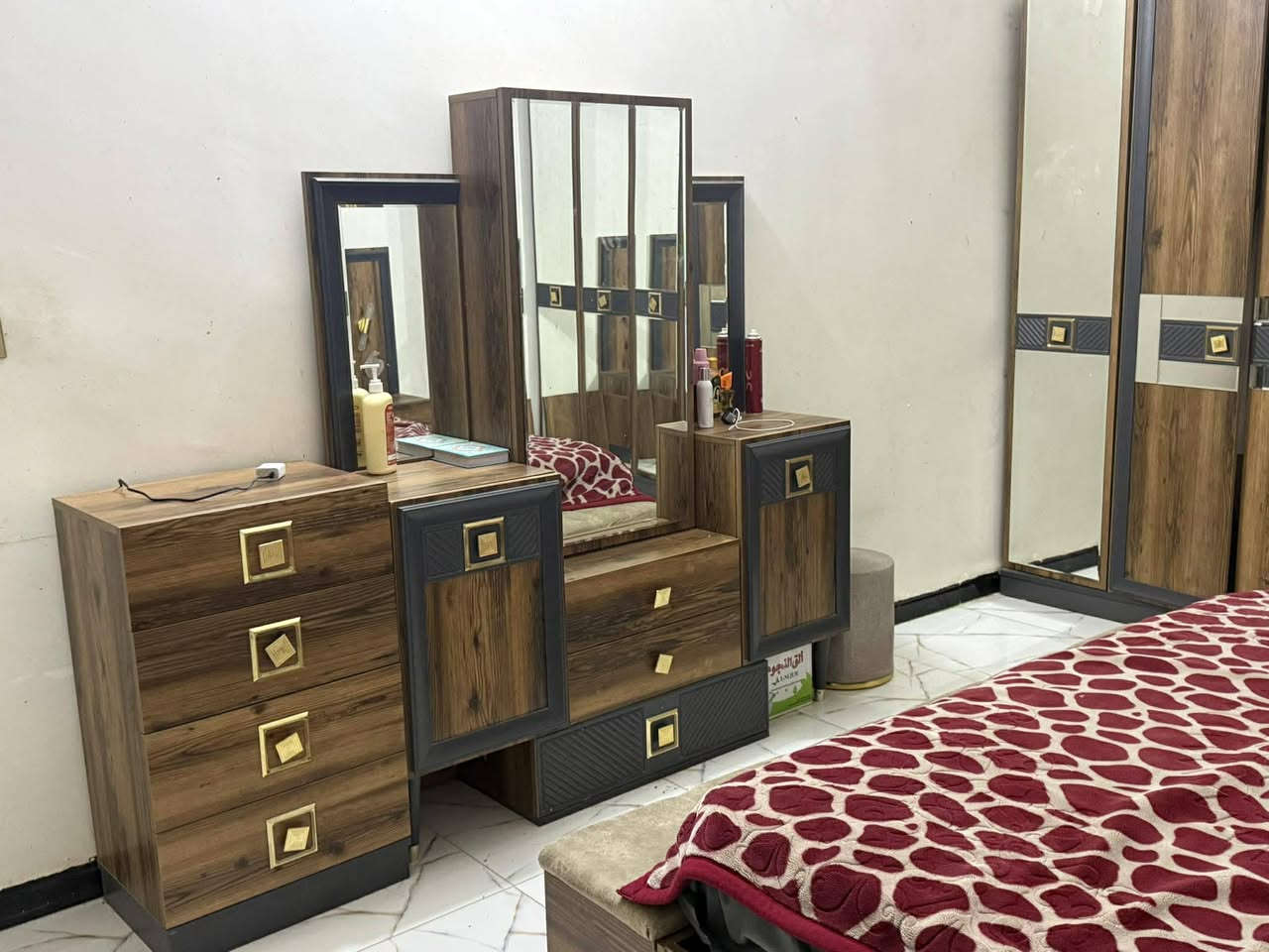 غرفه كامله 10,قطع..نضيفه جداا
الديوانية  حي الميكانيك


**إذا كنت صاحب هذا الإعلان وتريد حذفه لأي سبب، رجاءا أرسل رسالة إلى الدعم الفني**