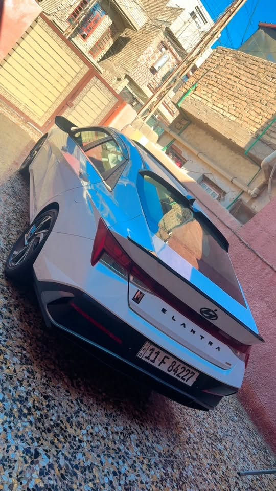 النترا ٢٤ هايبرد كاملة مابيها اي نقص الحمدالله
بيها بس البنيد صبغ بدون شاصي او لغد ماشية ١٥ الف بعدها زيرو وفول مواصفات للاخير اعلى فئة بالهايبرد
 الكشن تدفئة و تبريد 
حساسات امامي وخلفي 
رادارات فول
كشن كهرباء وميموري 
دبل بصمة بيها
السعر ١٥٦ ورقة وبيها مجال بسيط
للاتصال او واتس اب ***********
