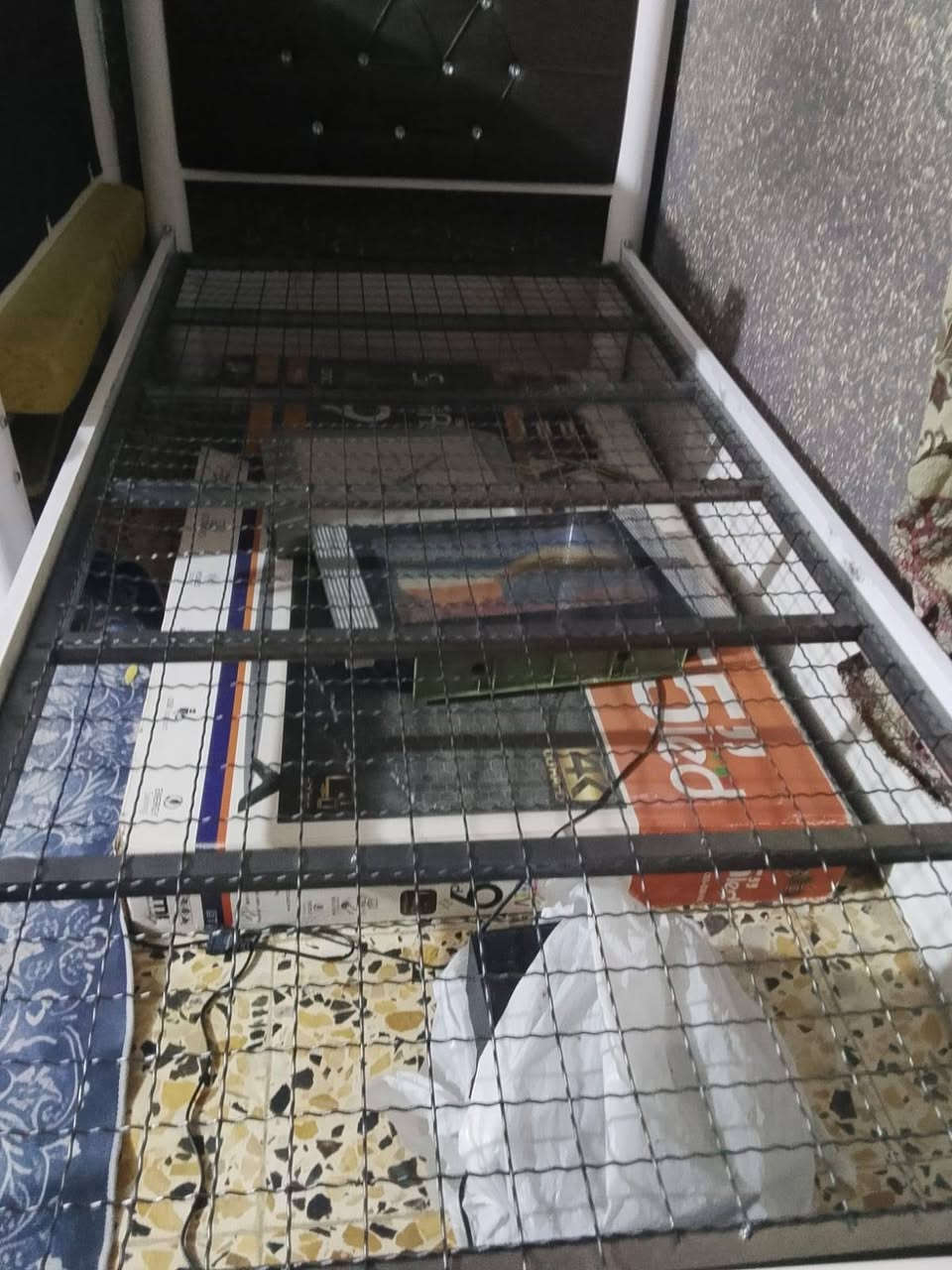 ***********
