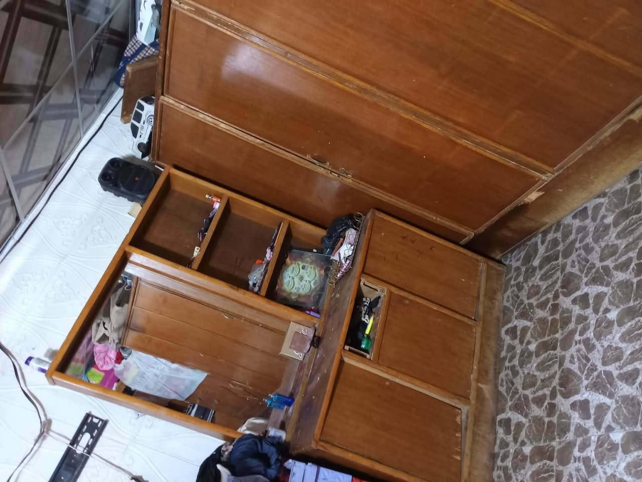 مستعجلين كلش علة بيعتة
غرفة نوم جرباية وكنتور وميز وزاوية ب150وبي مجال مكاني خاجية كلش مستعجلة علة بيعتهة شراية تتصل***********
