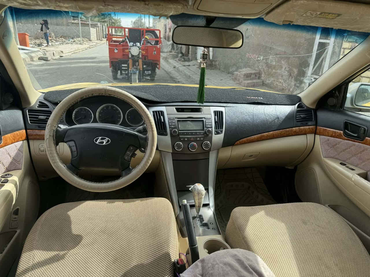 سلام عليكم سوناتا البيع سياره خير من الله تخم تاير حداديه جديده وارد أمريكي 2400 مكينته دواخل عسلي غرفته كله،جديد، مابيه،اي نقص ***********
