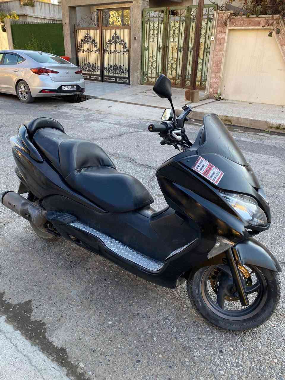 السلام عليكم فورزة 80 للبيع محرك شرط ما مفتوح وشرط لا صرف ولا نفخ دبلات ورة كدام جدد تايرات ثنين هم جدد دسكات ورة كدام كلجات امامي خلفي  فلنجات كلو جديد رون ثابت 1 ونص حماوة جوة النص ما تعبر ماطور جديد ما تصرف علي لو ربع كلو جديد السعر700 وبي مجال مكاني موصل ***********
