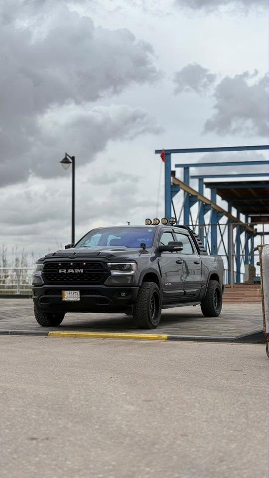 🚩 FOR SELL 🚩
دوج رام BIGHORN 
مديل 2022 ( وارد كندي )
باب طويل بدي قصيـر 
4x4 دفع رباعي دبل اكسل 
ممشى السياره 59 الف كيلو فقط 
السياره نضيفه وجاهزه من كلشي
ضرر السياره موضح بالصور بنيد و جاملغ فقط بدون ايرباكات

الاضافات : 

• كت كزوز كامل بورلا اتاك 800$ 
• ⁠ولف حماوه 82 ريسنك + برمجة مراوح
• ⁠منظومة  غاز حكوميه خزان 80 لتر مع الكارت الاصفر 
• ⁠تسكيرة بدي المنيوم 4 طبكات 
• ⁠محجر بدي TRX 
• ⁠دوسات جانبيه TRX
• ⁠بروجكترات 7 انج عدد 6 
• ⁠ترفيعه 3 انج 
• ⁠ويلات 
• ⁠سبيسر ويل 
• ⁠تخم تاير اوتاني صناعه تايلندي جديد صار اسبوع من مشدود عليها 
• ⁠تخم مايلرات ( نفخات جاملغات ) 
• ⁠تخم نفخات ابواب 
• ⁠سكوب باب خلفي 
• ⁠سكوبات بنيد 
• ⁠جنح قماره 
• ⁠انارة جاملغات 
• ⁠انارة اسفل السياره 
• ⁠هـوك خلفي 
• ⁠ارايل الياف زجاجيه عدد 2 
• ⁠قواعد ارايل عدد 2 
• ⁠لدات عطر اماميه 
• ⁠لدات TRX خلفيه فوق الرقم 
• ⁠بروجكتر خلفي 
• ⁠اناره داخليه 

البرمجة : 

• فتح عقل 
• ⁠فتح سرعه 
• ⁠برمجة فانات 
• ⁠برمجة الاشارة تبقى مشتغله 
• ⁠برمجة اشارة المري الجانبيه تبقى مشتغله 
• ⁠برمجة فصله

مكان السياره / بصرة 

للتواصل : *********** / واتساب
