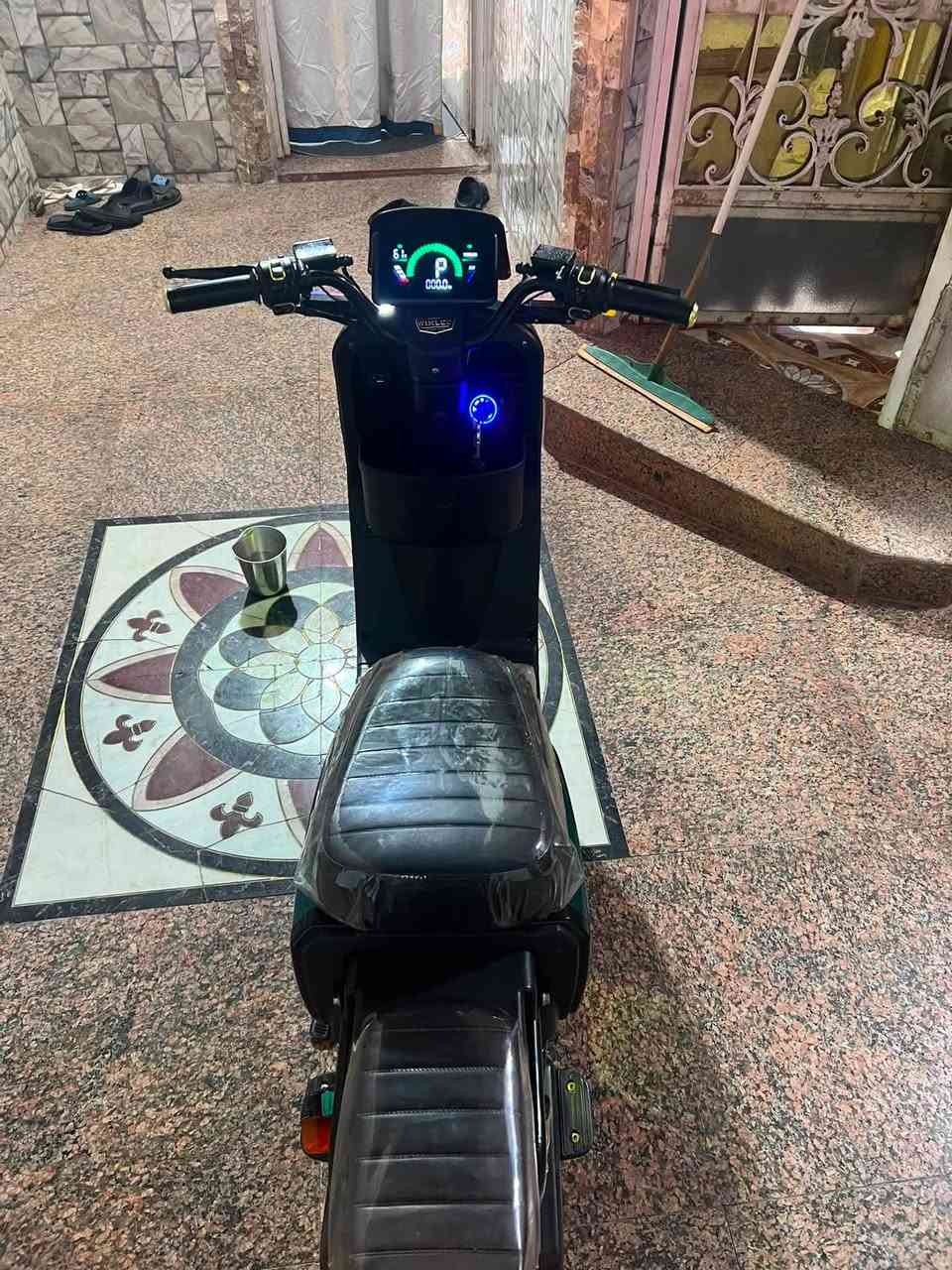 دراجه شحن R11
فول مواصفات سرعه 80 حقيقي 5بطاريات نظام P و R و  حساس سرقه ملف 2400
إشاره يمين ويسار ورباعي لايت عالي ناصي نشرات مكاني بصره _القبله _حي شهداء سعر 600  رقم الهاتف *********** متواجد فيس هم واتساب فقط
