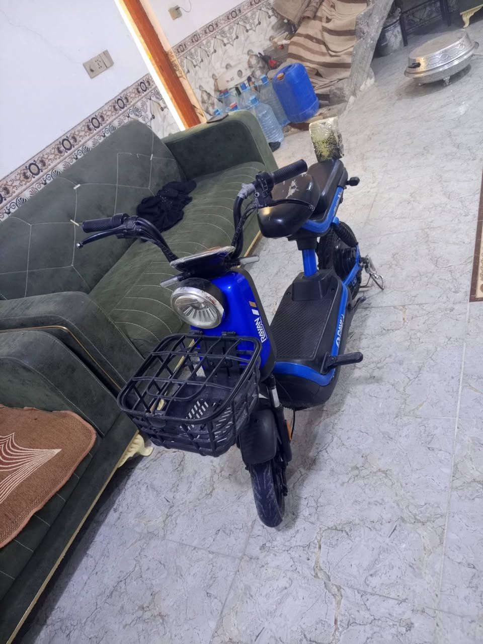 دراجه شحن شركه ريان معروفه دراجه كامله كله شغال بطاريات قبل شهر بدلهن جديد ب150بس لبطاريات تواير  جدد لايت عالي ناصي هورن شاحنه كله موجود ب200ناصريه مركز بثوره ***********
