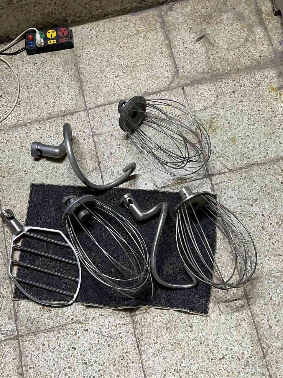 السلام عليكم اغراض معمل للبيع مكان بغداد دوره الرقم***********
