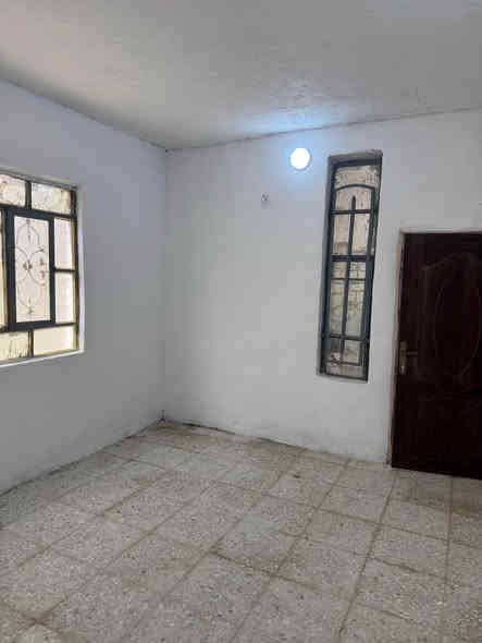 السلام عليكم
للايجار فقط ، بيت 100م حي المهندسين شارع طريق الجنة عمود21 شارع الزوار
بي غرفتين وكليدور ومطبخ وتخاريج ايجاره 350 كل شهر بشهر مع الماء والكهرباء،(بي سخان وتانكي وخط مولده)
اني صاحب البيت يعني بلا دلاليه
***********
رجاءا بلا دلالين ولا مروجين فقط
(سمير ابورهام  وحسين الزرفي) النجف
