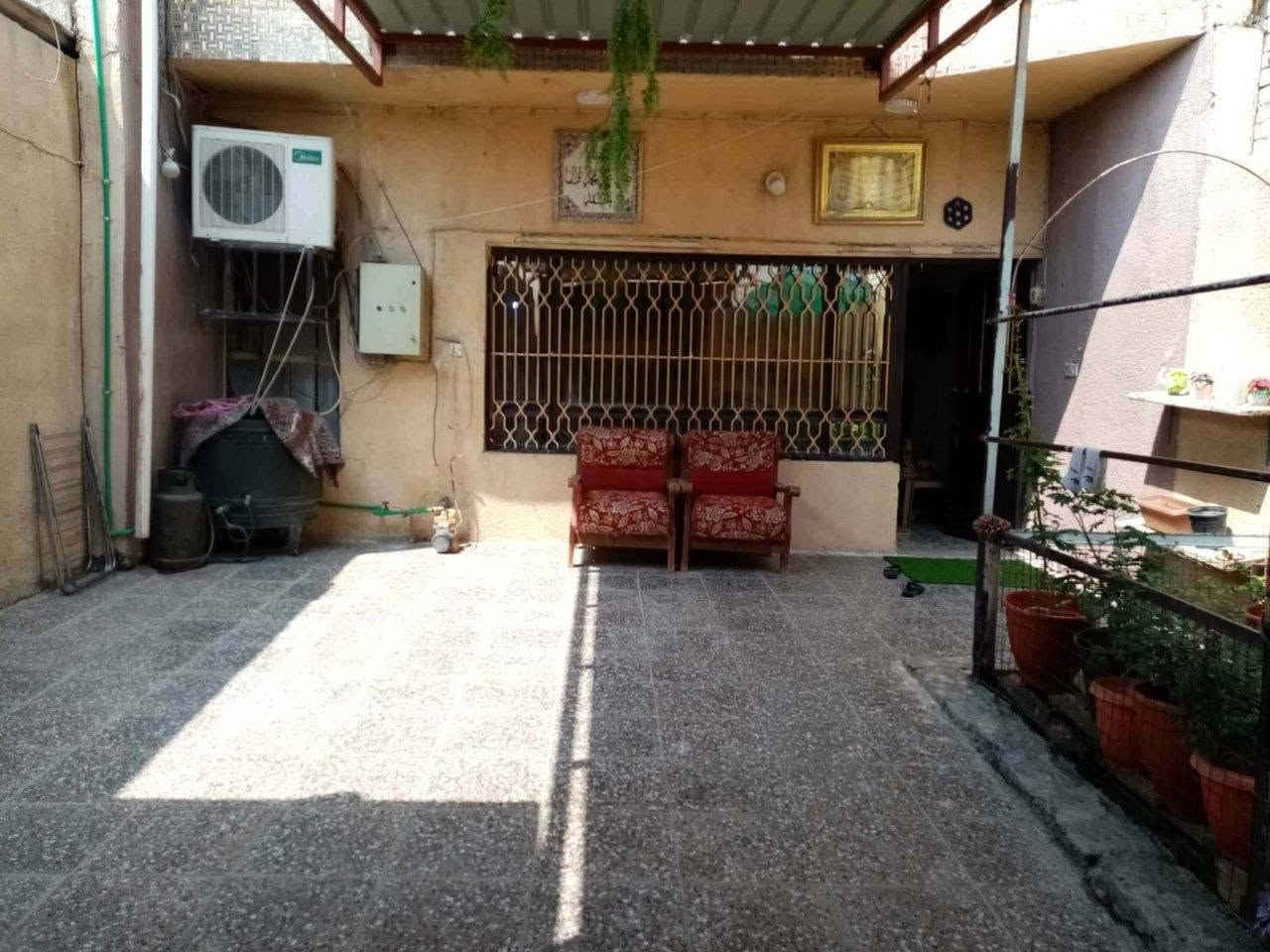 للبيع دار
@​العنوان: [بغداد / رقيه وسكينه / يم مخبز الساعدي]
​📐 المواصفات الفنية:
​المساحة: [مثلاً: 140 متر]
​الواجهة: [10 متر] 

​التصميم: [ طابقين  ]
​🛋️ التفاصيل الداخلية:
​عدد الغرف: [ 2 غرف نوم]
​الصالة والاستقبال: [صالة معيشة واسعة + غرفة استقبال ضيوف]
​المطبخ: [مطبخ مجهز / مطبخ حار وبارد]
​المرافق الصحية: [عدد الحمامات والتواليتات 2]
​الملحقات: [كراج سيارة / / سطح / مخزن2]
​✨ المميزات والخدمات:
​موقع مميز وقريب من [المدارس / السوق / الشارع العام]
​توفر كامل الخدمات (ماء، كهرباء، مجاري، إنترنت)
​سند ملكية جاهز للتسليم
​💰 السعر والتواصل:
​السعر: [بعد المعاينه] / قابل للتفاوض)
​للتواصل والاستفسار: [***********]
​واتساب: [*********** ]
