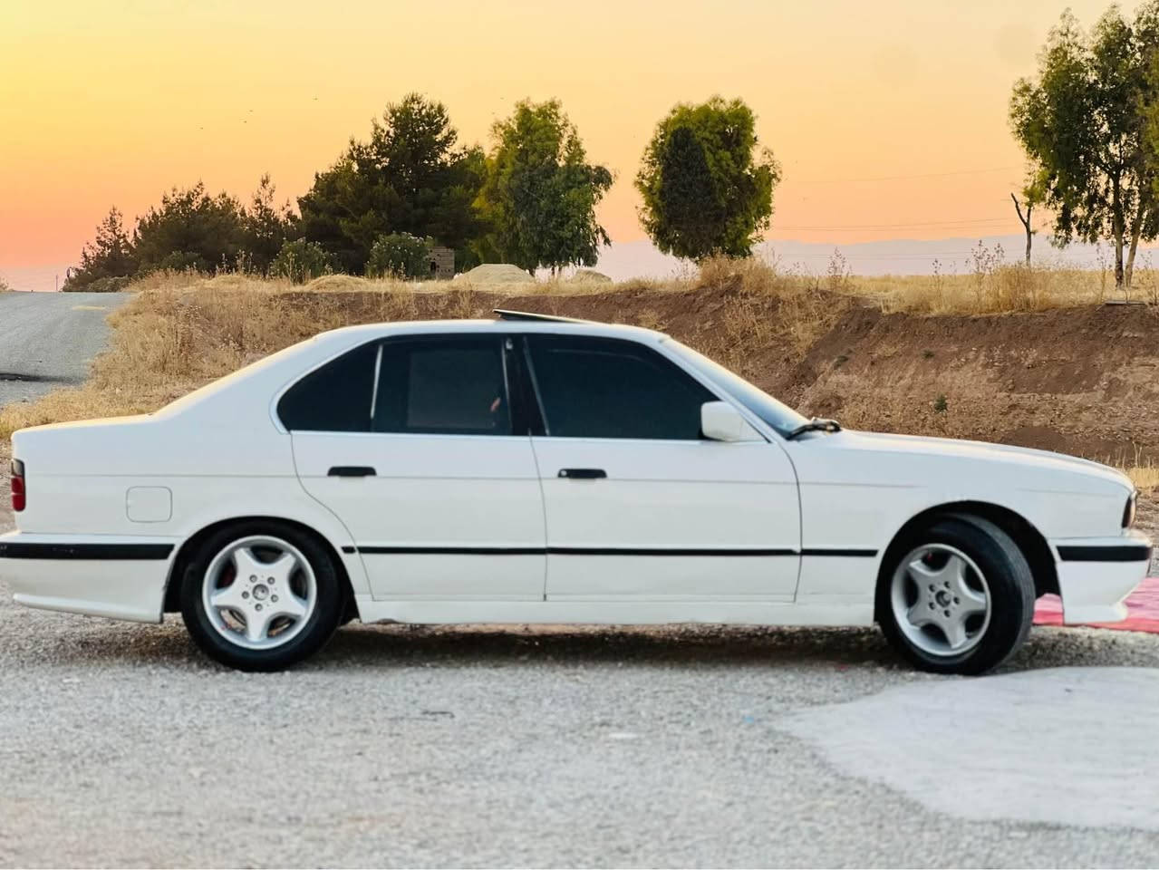 ئەم BMW بۆ فرۆشتن شتی جوان و پاک  مَاشَاءَ اللّٰه 🧿 
مۆدیل 1991

525 گێڕ عادیە
مواسەفات 
سلایتە ٤ جام کارەبای 
لایتەکانی کامل زینۆنە
کارەبایاتی هەمو گیانی یشەکات
گلۆپ بۆ گلۆپ بەشەرت
ماشاءاللەی دەوئ 
دەحامی پێش و دواوەی M
گیرو مەکینە هەمووی بە شەرت

(ژ.م*********** واتساپ فایبر شقلاوة, أربيل
