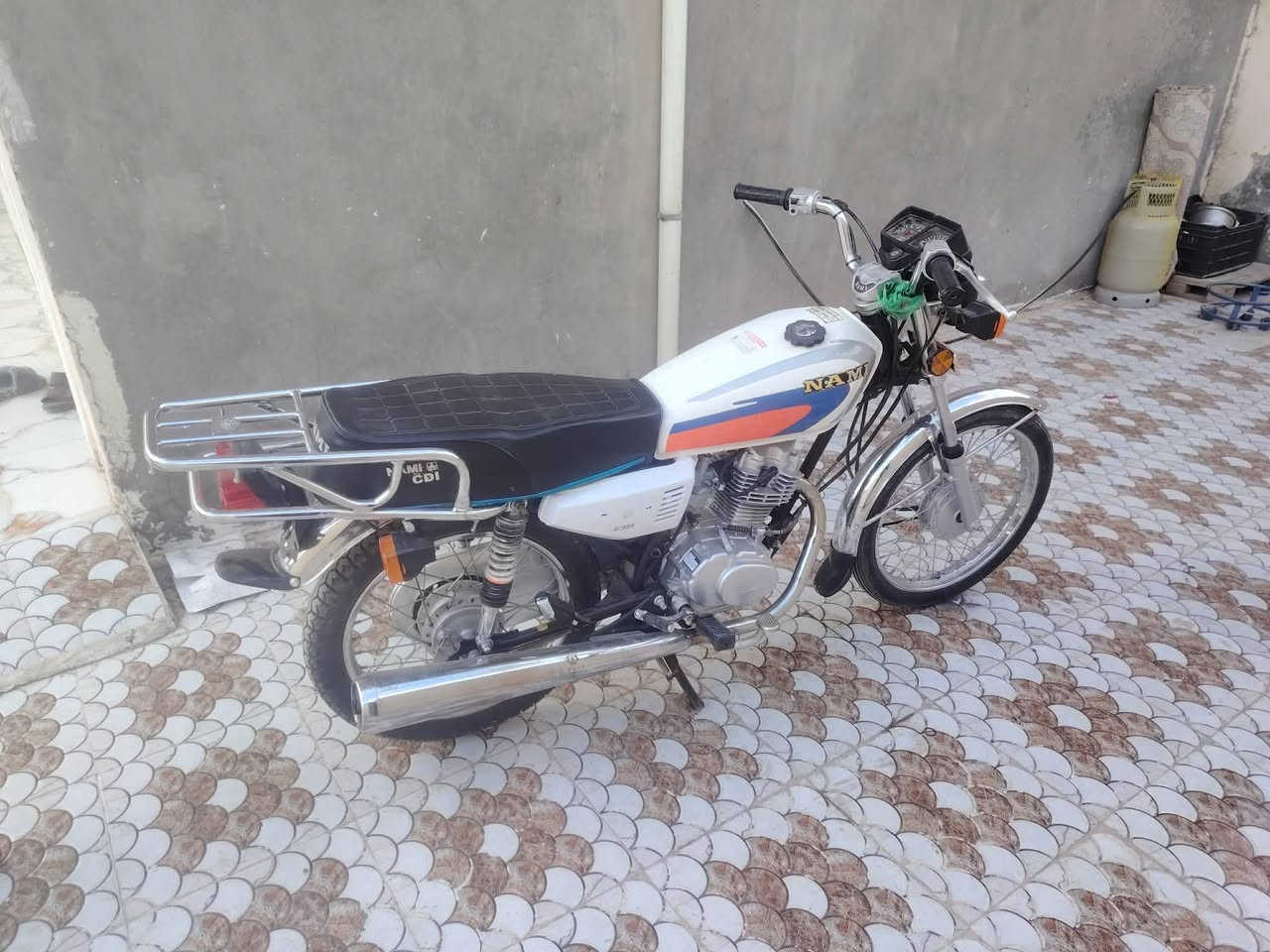 السلام عليكم ناما شلامجه جديد بعده تجي شوفت عينك مكينه جديده شاصي 15ناما  تجي تفحص علئ راحتك اوراق كامله أصولي مكاني ديوانية حي الجامعه متواجد فيس ورقم ***********
