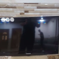 تلفزيون سامسونج اخو جديد ويا كونترول بلادي سعر ٦٥ وبها مجال بسيط ٠٧٧١٧...