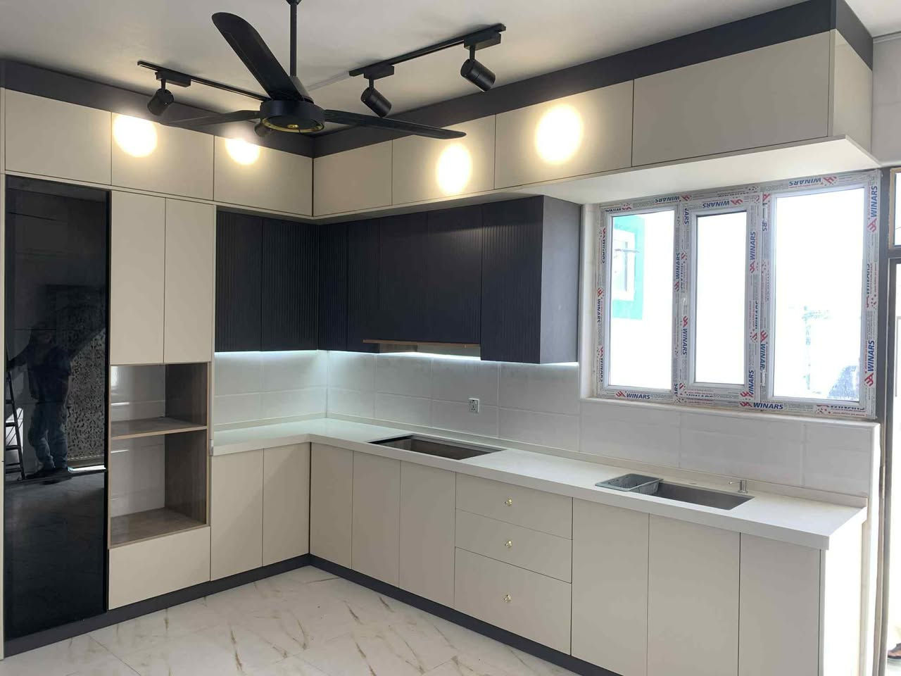 السلام عليكم ورحمة الله وبركاته.
يعلن معمل ومعرض الياقوت. .......
تصميم كافه المطابخ الإيطالي . مع المرمر كوراتز طبيعي 
تصميم كافه ديكورات اصحاب المحلات التجارية. 
تصميم غرف نوم درسنك روم.   تركي حديث ..  
ملاحظه.   التصميم والتنفيذ.  خلال اسبوع واحد فقط
مع كل مطبخ هديه طباخ .. 
ضمان حقيقي. 10 سنوات. مع الصيانه..
*********** اتصال ... وات ساب ..
