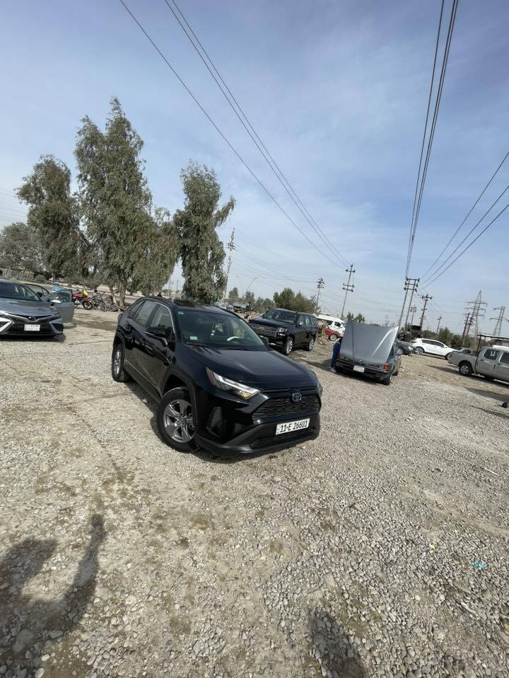 سلام عليكم

راف فور هايبرد ٢٠٢٢ ياباني حرف ج

سيارة فول موصفات

حساس إمامي خلفي جانبي 

رادار تحديد مسار مثبت سرعه

بريك ذاتي نقطة عمياء

كشنات كهرباء

كشنات تدفئة

ستيرن تدفئة

صندوك كهرباء

جام اوتو

فتحة

دخول ذكي

بصمات ٢ 

فورويل دبل اكسل

سايد بريك كهرباء

مودات قيادة ايكو نورمل سبورت

وبعد بيها هواي موصفات 

سيارة مكفولة كفاله عامه 

كير مكينه صدر اكسل كفاله وين متفحص افحص 

سيرفس كامل مسويلها متصرف ربع ترايك وين متريد انشد بهلك لو صارو بعيد 

تايرات جدد ماركة تويو الياباني من تاير مول معروف فرع نفق الشرطة

دسكات اصلي برطاني من شركه تان الي كرادة ساحت الواثق 

دهن كله اصلي وكاله امزويل هايبرد 0w16

فلتر دهن تبريد شوته وفتر لبطاريه كلها اصلي وكاله 

سونار مسويلها يم المندلاوي بل نهضه 

سيارة جديدة ماشي 49الف

مكان سيارة ديالى بعقوبة 

السعر على خاص أو على واتساب موجود بكل وقت للاستفسار الاتصال

‏***********
