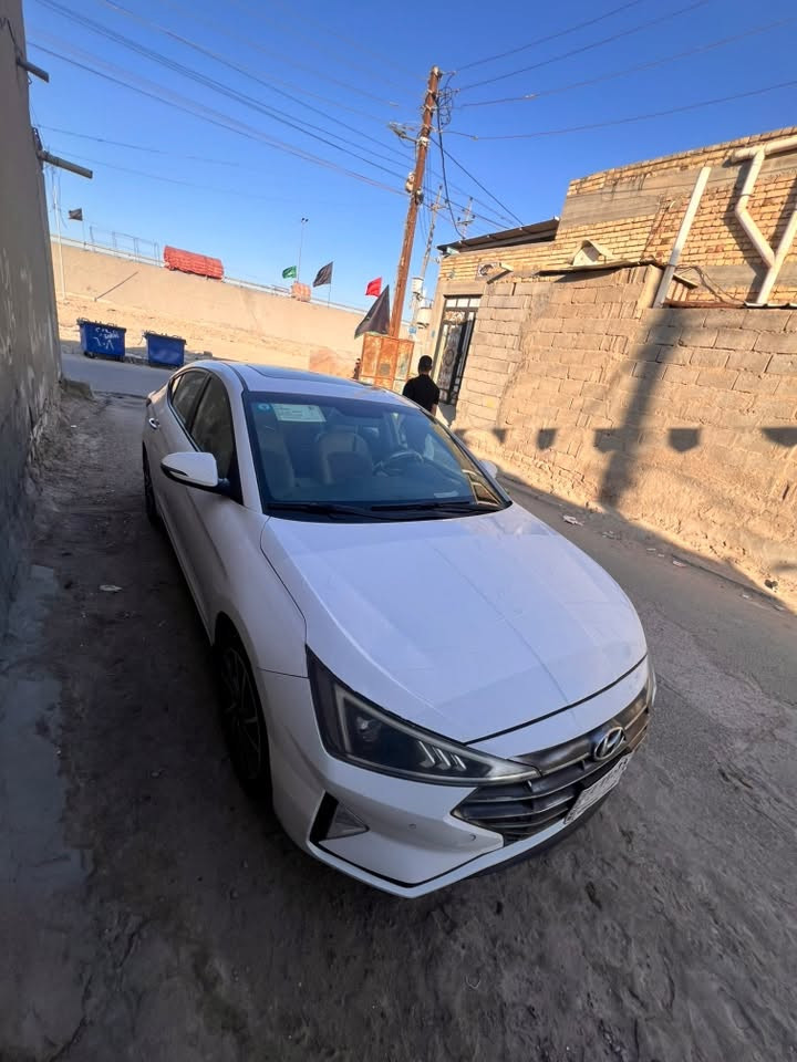 النترا 2020 وارد خليجي كفاله عامه عدا البنيد طايحه عليه طابوكه ومامعدلهه تنشاف شوف العين 
مري جانبيه كهربائيه 
كشنات جلد
تبريد قطعتين
رقم بصرة ابيع شرط التحويل
ماشيه 91800
السعر 158
الرقم /***********
