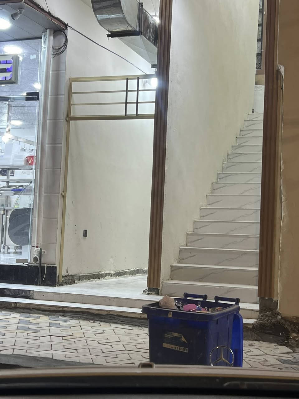 شقه زائد قاعه 12 اب 5 على شارع 40 قرب مول السلطان بنص السوك ترهم دكتور اسنان ترهم مركز تجميل ترهم مضخر لليجار وبسعر مناسب الي يريد يتواصل وياي على رقمي ممتواجد عل فيس ***********
