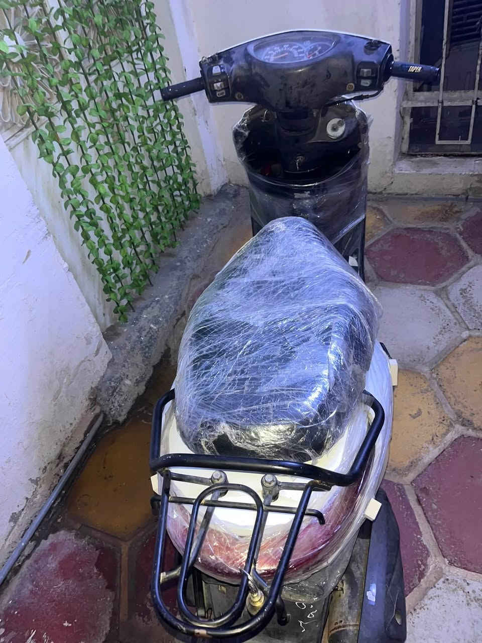 دراجه بريز ١٤٠سرعته مكينه بلاديه كلشي بيه شغال كل ١٤ يوم تبديله دهن نقصه فقط عداد سرعه لسعر 550 لمكان الشعب (***********)

