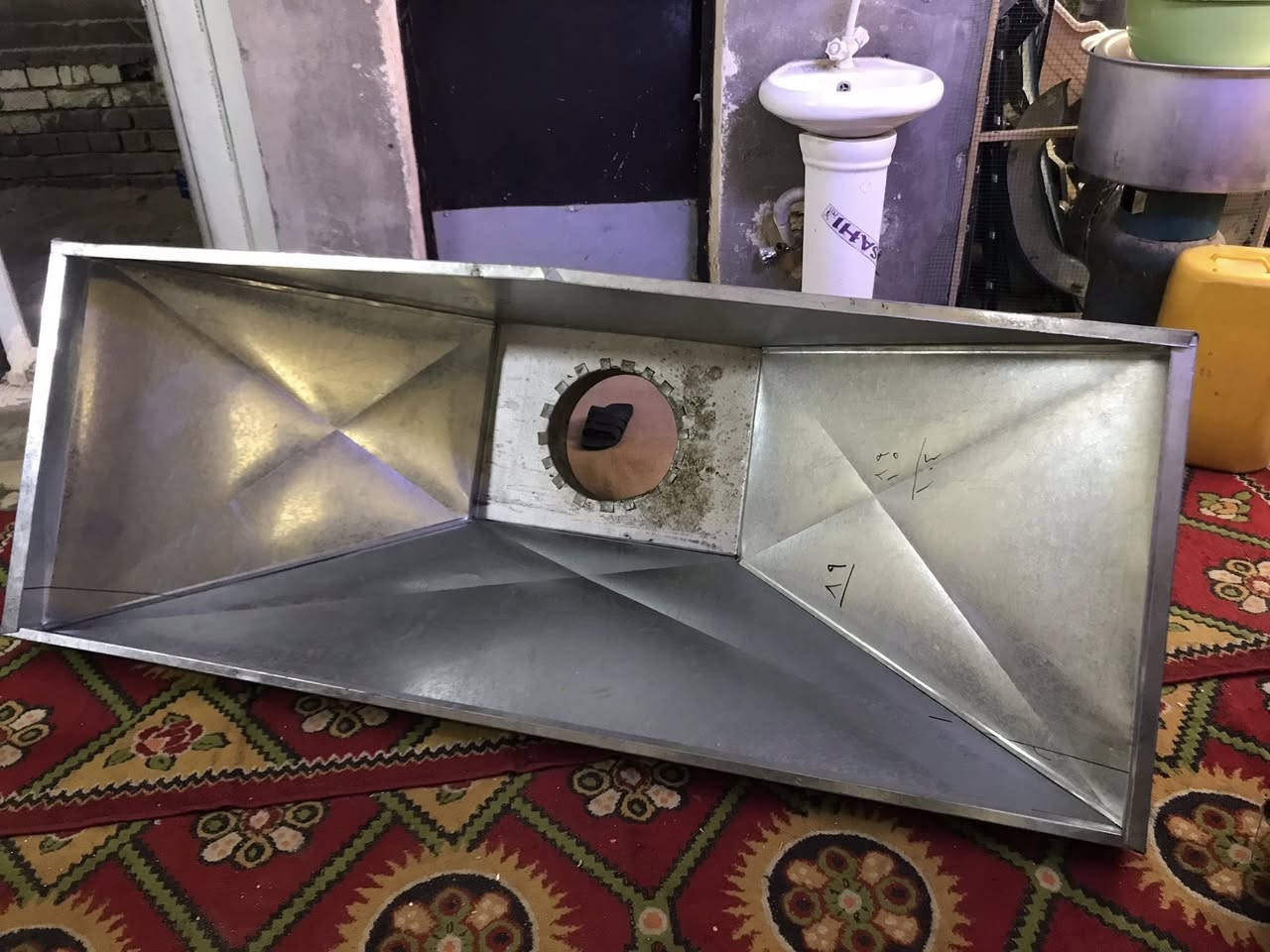 للبيع بوجه مال مطعم جديده الطول مترين السعر ١٥٠الف المكان مدينة الصدر قطاع ٣ الستفسار ***********
