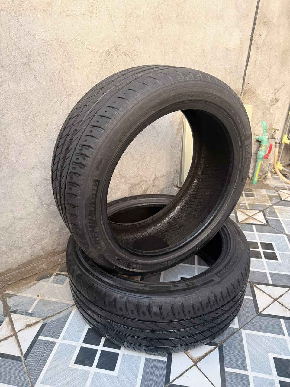 السلام عليكم 
زوج تاير 225/45/18 
اخذتهن من مرسيدس 21 وع الفحص 
رايده ب 50  
مكانهن بغداد نفق الشرطه حي حطين 
هذا رقمي : ‭0774 788 2748‬
