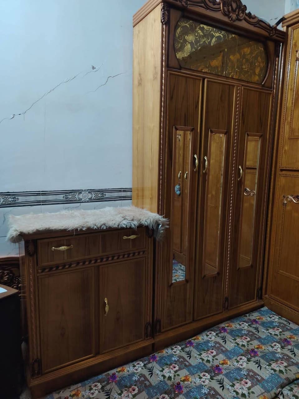من رخصه الادمن 

غرفه خشب جديده استخدام ٣اشهر 

ام التاج المرغوب حاليا بل سوك معروف نوعيت ام التاج 

السعر النهائي بمليون 300المكان فلوجه 

ملاحضه اني مكلف الاتصال عل الرقم الاستفسار  ***********
***********
