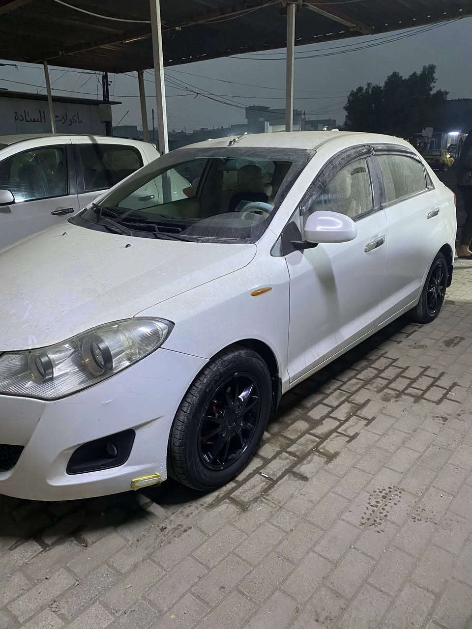 السلام عليكم 
شيري فلاوين موديل 13 للبيع مكفولة من الضربة 
كير ومكينة وتبريد كهربائيات وصدر وتايرات مكفولات العنوان بغداد الرئاسة العبيدي 
رقم بغداد مشروع وطني بسمي سعر ٤٠ وبيهه مجال 
رقم التواصل *********** بي وانساب
