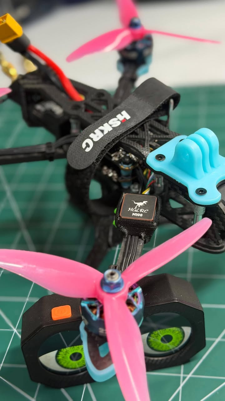 FPV 5 انج
عليها FC - Speedy Bee F405 V3 
ESC - 60A 
محركات ماركة XING2   2207-1855KV 
كامرة DJI O3 
هوائيات من شركة FOXEER - LOLLIPOP 4+ 
GPS - HGLRC M100
رسيفر من شركة Speedy Bee -ELRS 2.4
فريم نوع Mark 4 - 5 inch
توصيل ما عندي تريد انت تجي أو دز سايق عليها او  الي يريد توصيل يحول فلوسها


**إذا كنت صاحب هذا الإعلان وتريد حذفه لأي سبب، رجاءا أرسل رسالة إلى الدعم الفني**