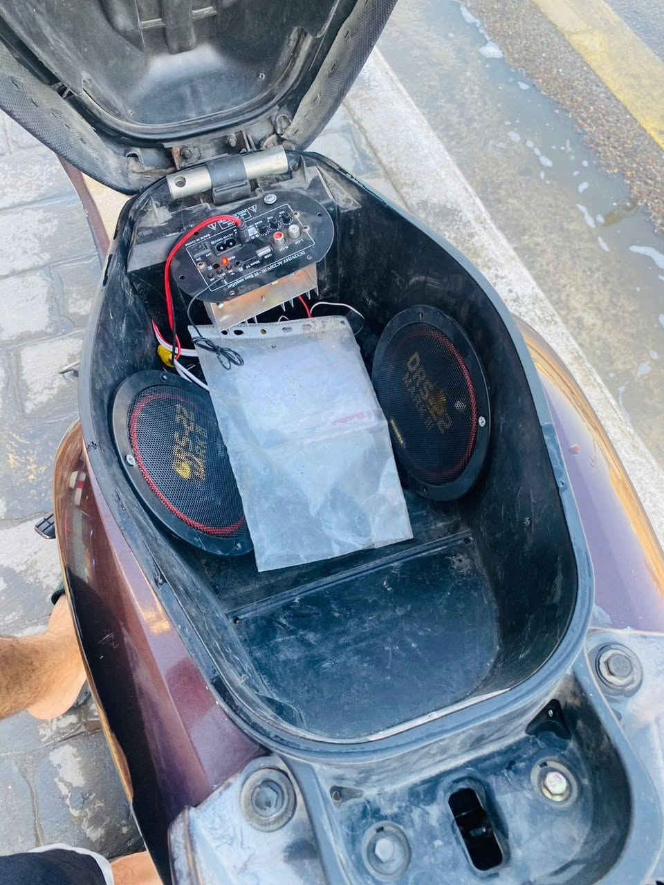 دراجه البيع فله
مكينه مكفوله 
كهربايات كلها مكفوله 
سعرها ٨٥٠ بيها مجال خادم الطيبين بيها سيستم بل صندوك 
بغداد زعفرانيه شارع كهرباء 
***********
