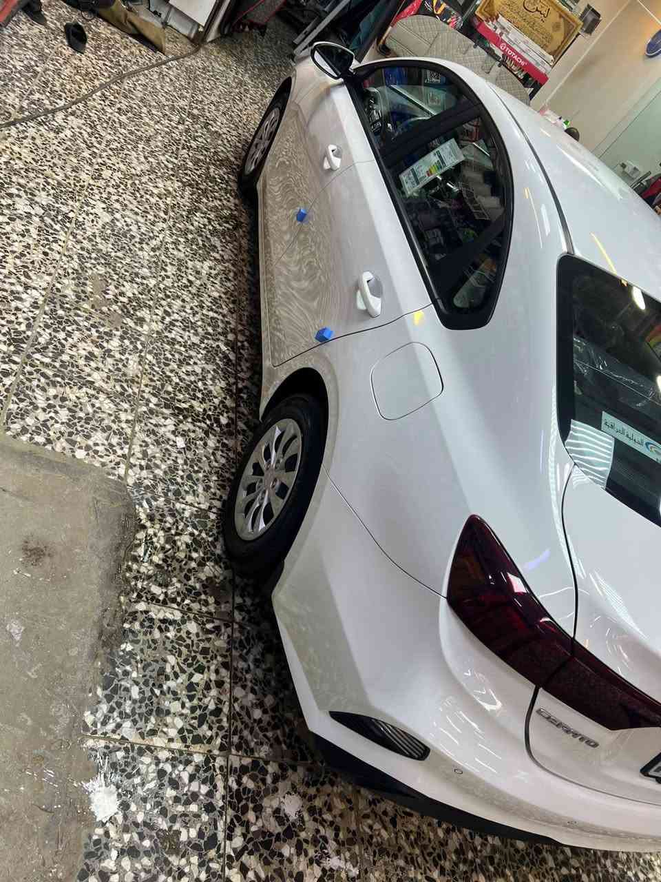 كيا سيراتو خليجي
موديل 24 وكاله دوليه 
ماشي 23 الف ع ايدي من زيرو 
محرك 2000 الفين دوش 
كير اي تي 
مكفوله من صبغ او بارد او حالوب
تحكم ستيرن 
لد امامي خلفي 
كامره خلفي 
اي بي اس 
شاش ام خريطه 
سبير منازل 
رقم بغداد بسمي 
مكان سياره حي جامعه تلفون *********** مرتض
