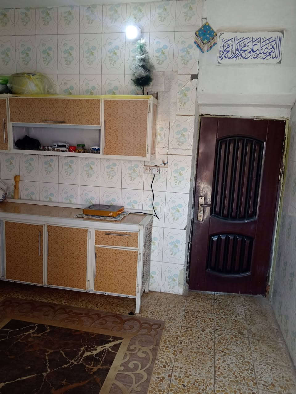 السلام عليكم بيت للبيع
المساحة157متر طابو صرف غرفتين وهول وبراني طابوق البناء جديد الطبكة الحولي قرب اسواق ابو علي الشبلي للمعلومات اكثر، ***********
