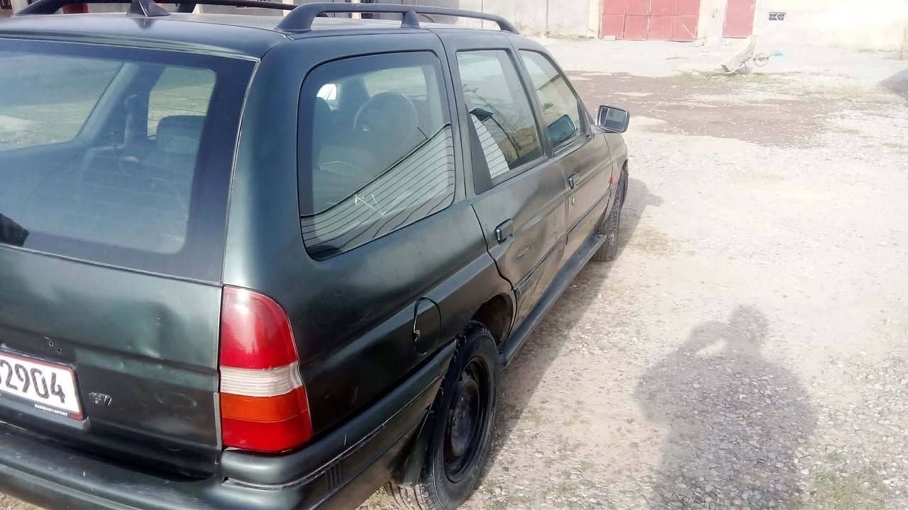 السلام عليكم سياره فورد للبيع كير ومكينه شرط رقم اجنبي اني الشرعي سياره جاهزه دخل جديد كاربون بانزين بيها السعر 25 الشراي يخابر 
رقم الهاتف//***********
