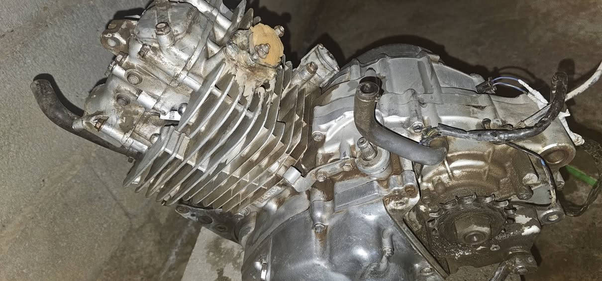 سلام عليكم غرض سوزاكي ٢٥٠ محرك عقل كتف شحن ويل امامي خلفي نضفه ١٠٠من ١٠٠ مع ليت كامل شغال مع كفرات مع ضفيره مع دبلات مع بريك امامي كله شغال رقم موجود وتساب ***********
