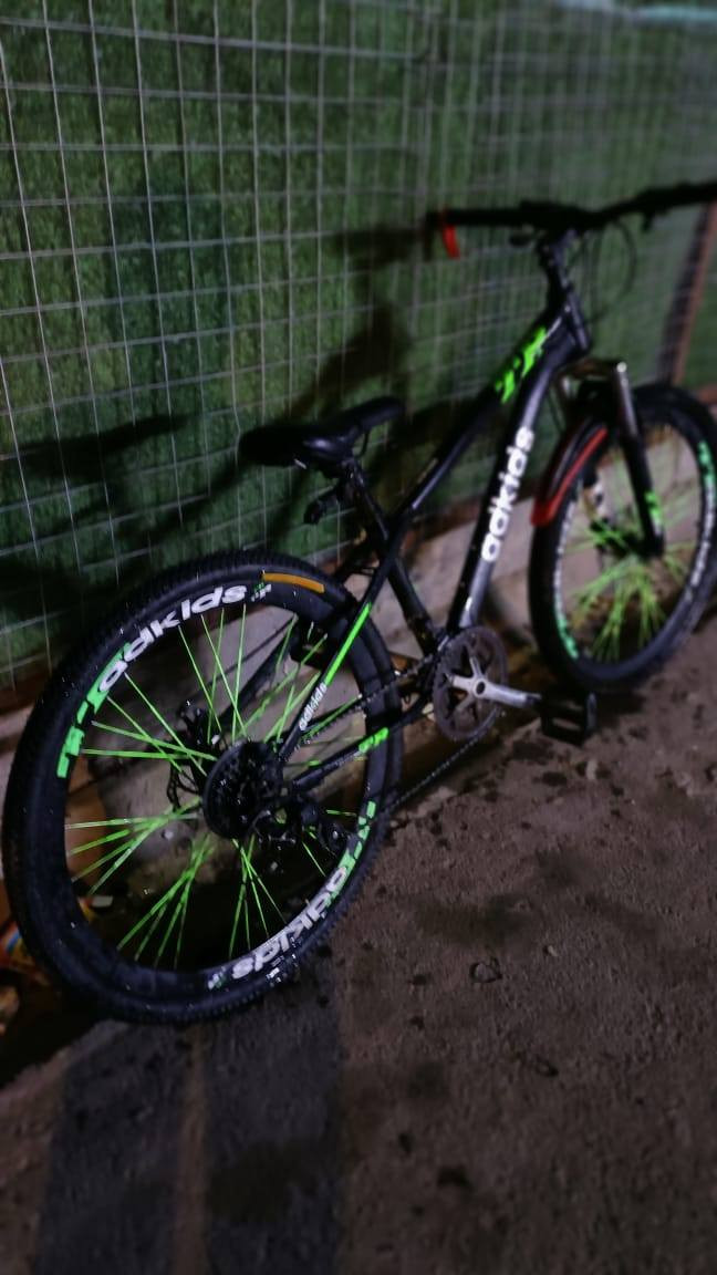 بايسكل للبيع
السلام عليكم، بايسكل جبلي للبيع بي نقص فقط جاملغ خلفي وعندي موجود بس تشده وبريك امامي 
السعر ٧٥ 
مكاني بغداد الغزالية ***********
