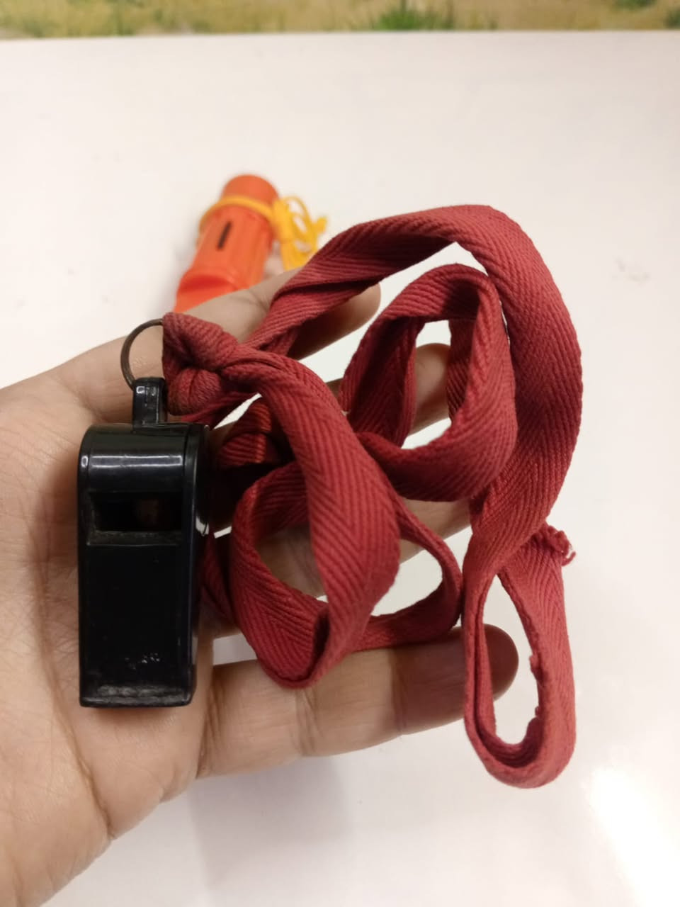 4 صافرات قديمات سعرهم 10 الف
بالة انكليزي
.
#شلعة


**إذا كنت صاحب هذا الإعلان وتريد حذفه لأي سبب، رجاءا أرسل رسالة إلى الدعم الفني**