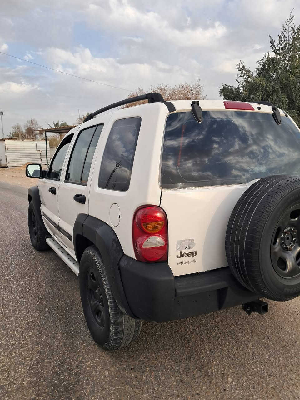 السلام عليكم من رخصت الادمن سيارة جيب لبيرتي موديل 2004 مزاد وزارة الداخلية السيارة كلش نظيفة بدون صبغ كير ومكينة مكفولات حدادية نظيفة تايرات جدد دواخلها جديدة كلش مكان السيارة بابل المسيب السعر 60 وبيها مجال للإستفسار ***********
