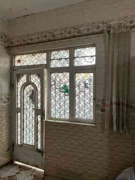 بيت للبيع مساحة 216 حي الحكيم نزله ماركت علي الامير فرعي بنهايه الصب الجديد غرفتين وهول ومطبخ واستقبال حمام داخلي تواليت خارجي للبيع السعر 28 مليون وبي مجال قليل
***********
***********
