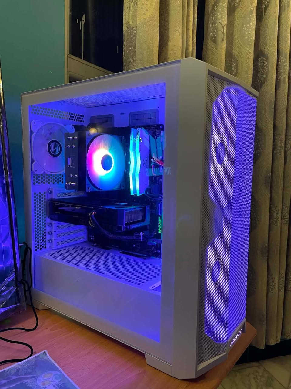 السلام عليكم
بيسي للبيع موصفات:🖥️
i5-12400f
motherboard:asus tuf b760m D4
RAM:16GB 3600 Team group 
asus dual RTX 4060 Ti 
psu:750w 
M.2 2TB 

بيسي نظيف ما بي اي خلل 
السعر مليون و250الف وبيها مجال


**إذا كنت صاحب هذا الإعلان وتريد حذفه لأي سبب، رجاءا أرسل رسالة إلى الدعم الفني**
