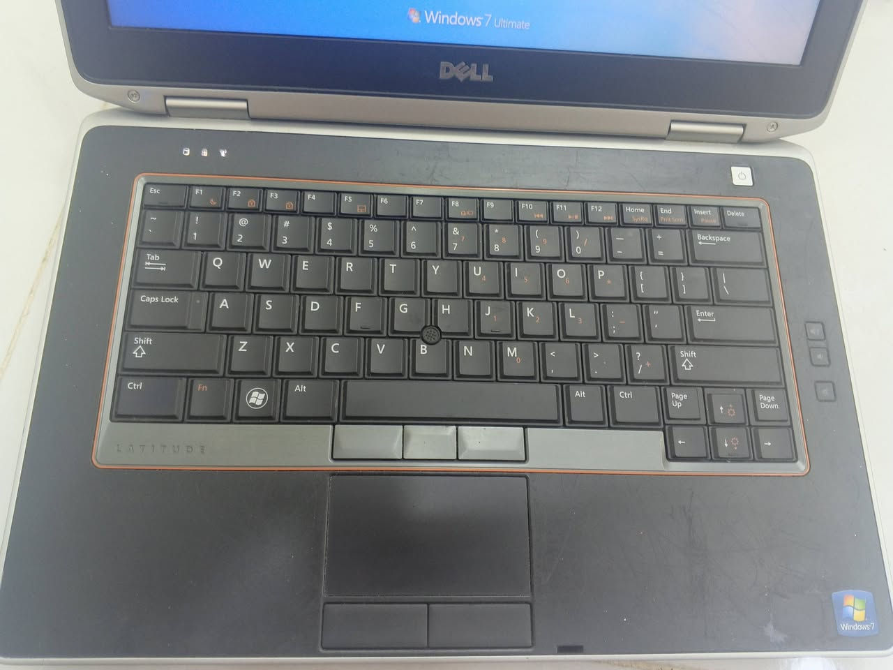 السلام عليكم لابتوب Dell للبيع الجيل الثالث core3i الرام 4 جيجابايت حجم الشاشة 14 لابتوب مستعمل ومتروك مابيها اي خلل تصفح استخدام بسيط فقط ومبدل بطاريه قيم باليرضي الله واخذه ويا شاحنة/ عنواني الغزالية شارع البدالة /*********** واتساب او علق ونتفاهم خاص
