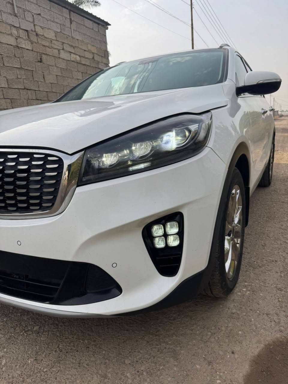 سورنتو موديل ١٨ خليجي مكفوله بيه بارد يم قبق البانزين رقم بغداد سياره فول عدا الفتحه بيه بارد بسيط ومبين في الصور مكانه بغداد رقم صاحب السياره ***********
